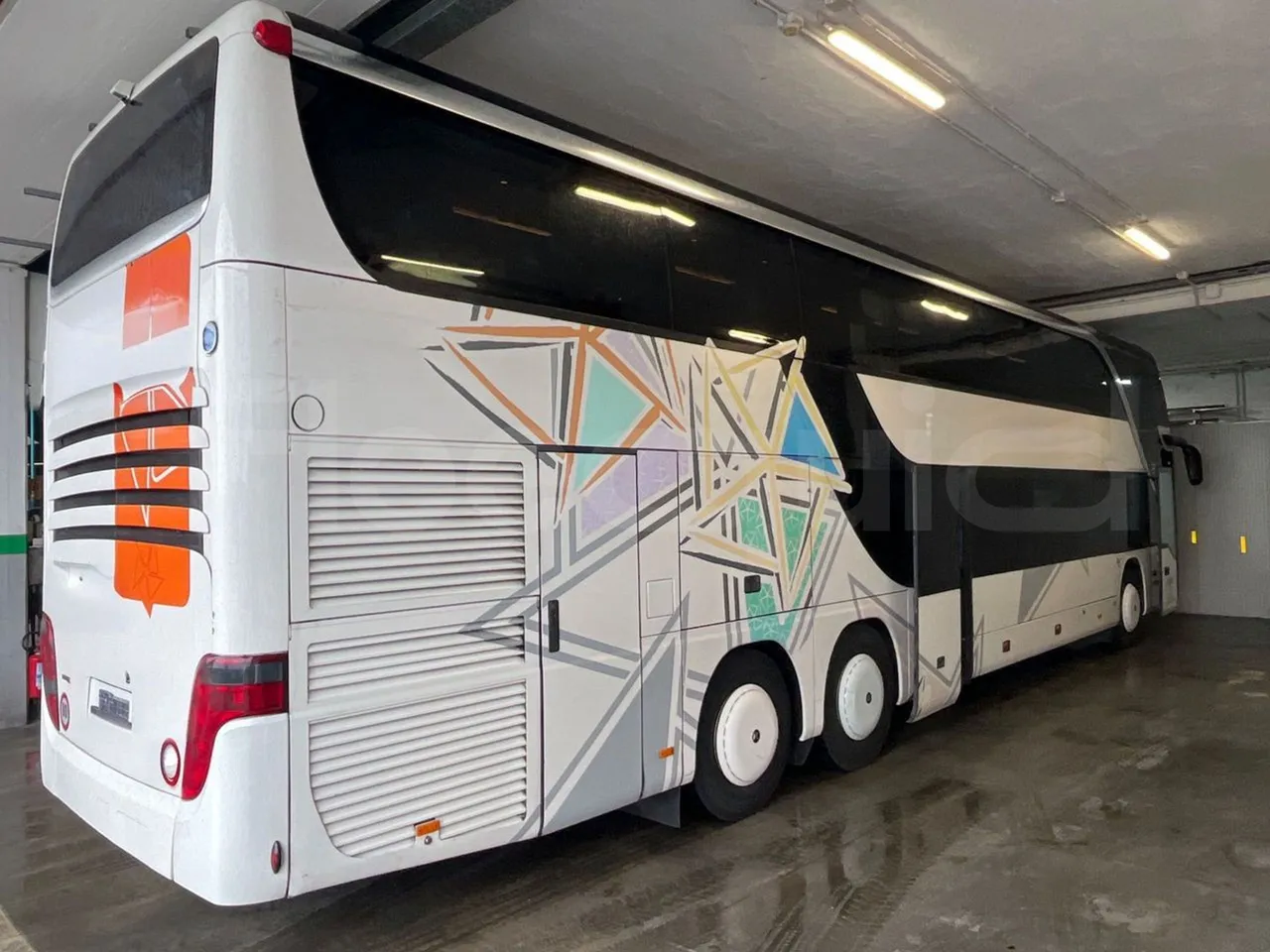 Setra S431 DT - Euro4 - 370kW - 13.890mt - 3/4 right rear doors open