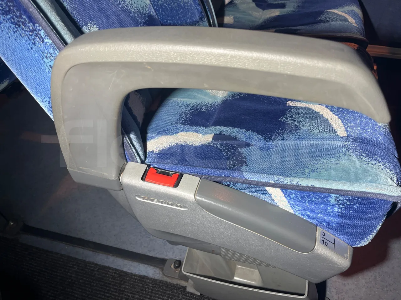 Setra S431 DT - Euro4 - 370kW - 13.890mt - armrest detail photo