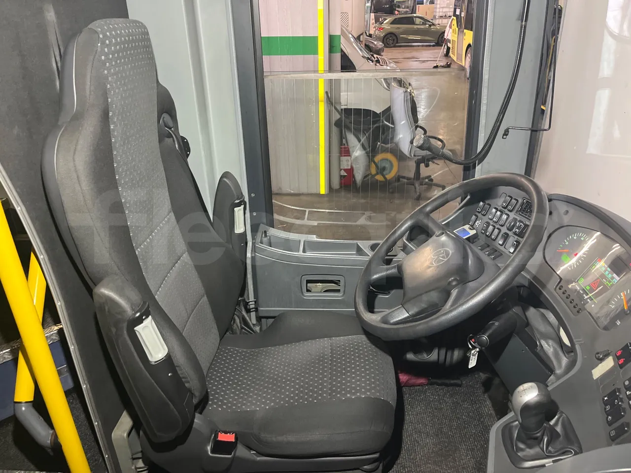Setra S431 DT - Euro4 - 370kW - 13.890mt - driver's seat photo