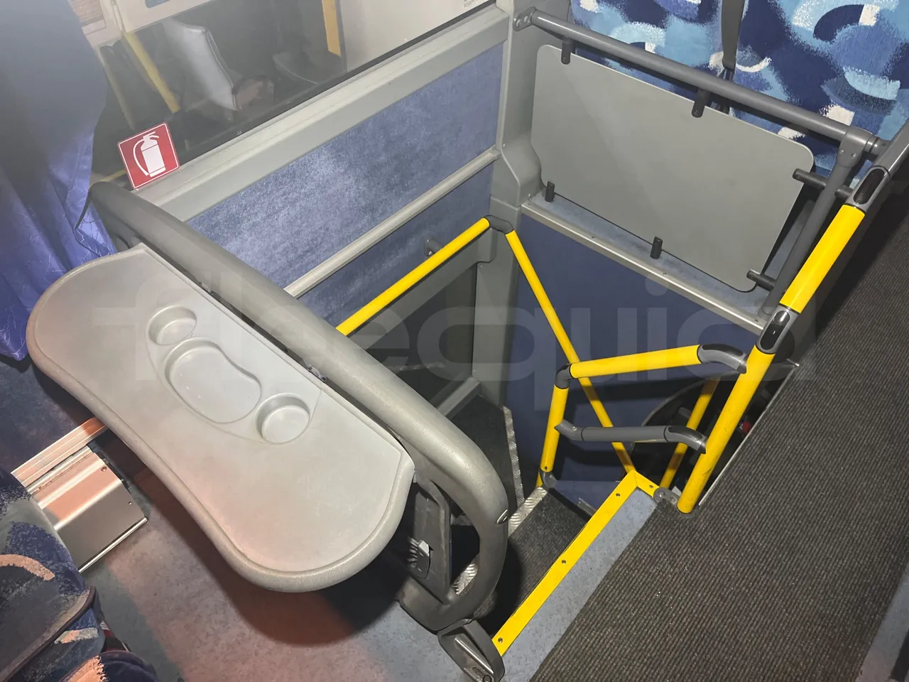 Setra S431 DT - Euro4 - 370kW - 13.890mt - folding seat photo