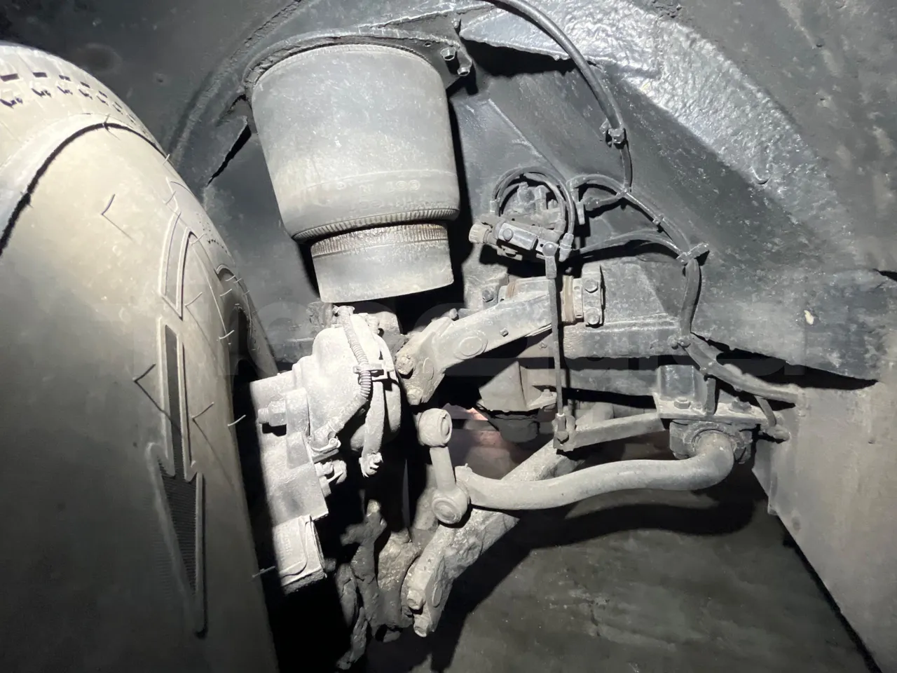 Setra S431 DT - Euro4 - 370kW - 13.890mt - front air springs left