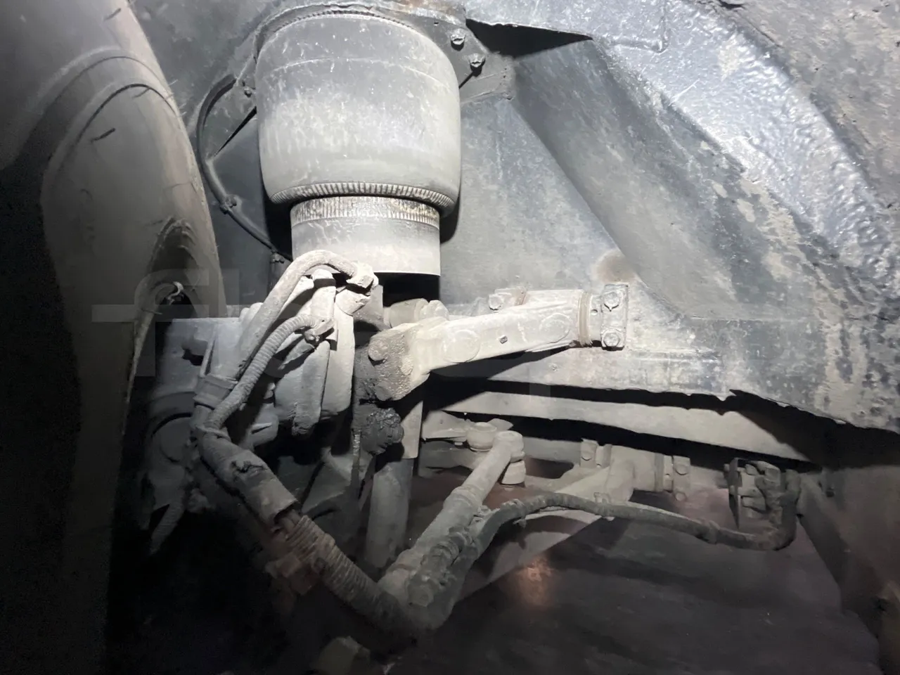 Setra S431 DT - Euro4 - 370kW - 13.890mt - front shock absorbers right