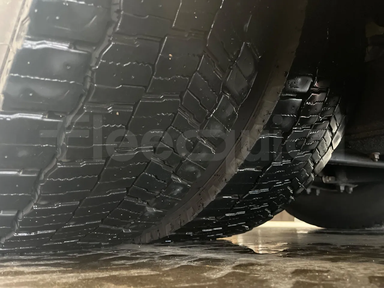 Setra S431 DT - Euro4 - 370kW - 13.890mt - tread condition front tires left