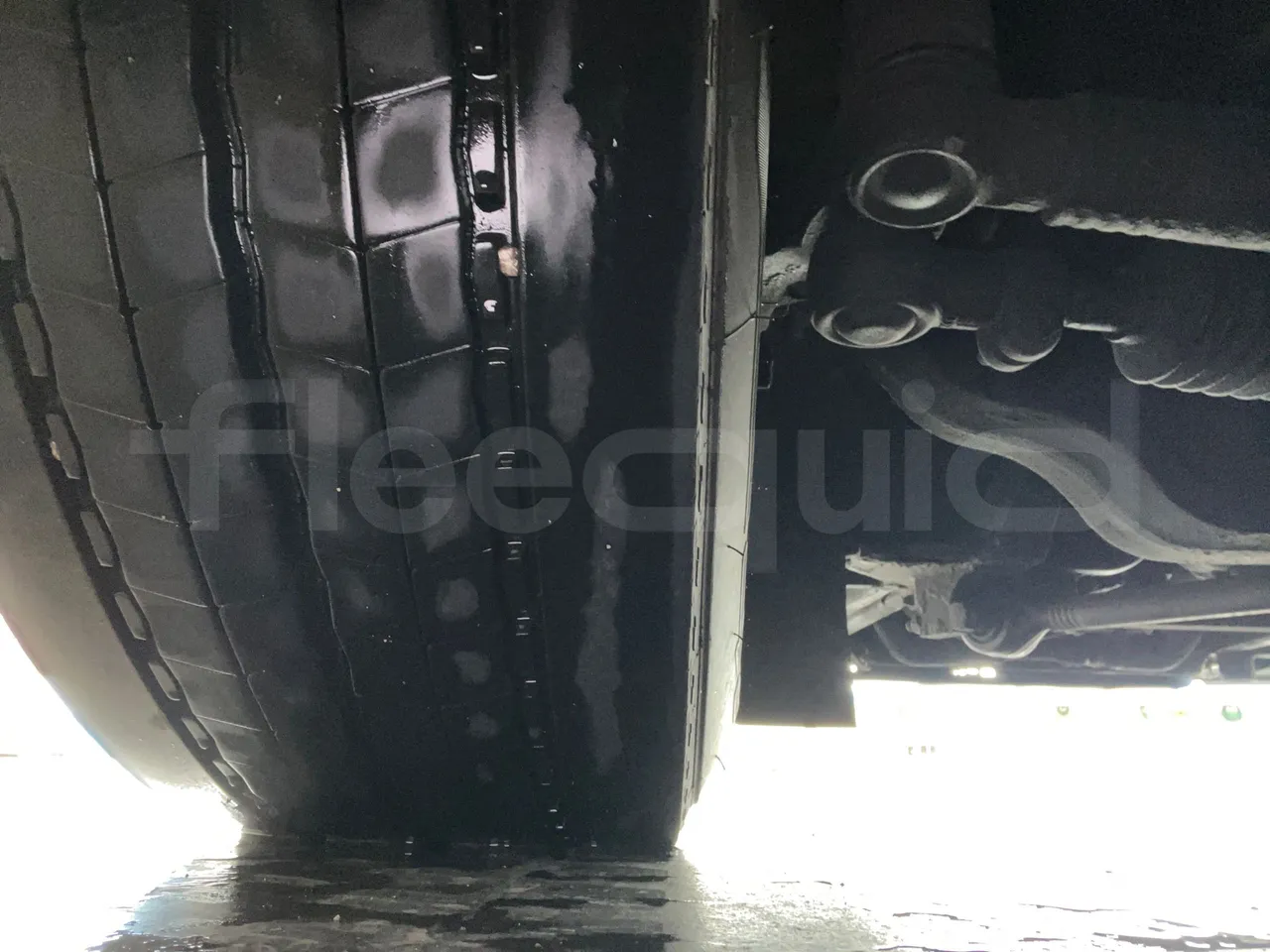 Setra S431 DT - Euro4 - 370kW - 13.890mt - tread condition front tires right