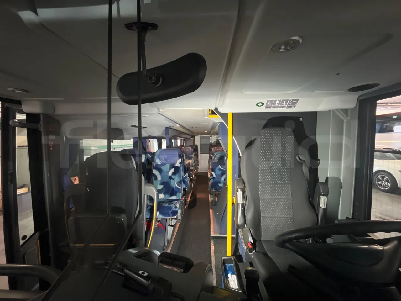 Setra S431 DT - Euro4 - 370kW - 13.890mt - power outlets detail