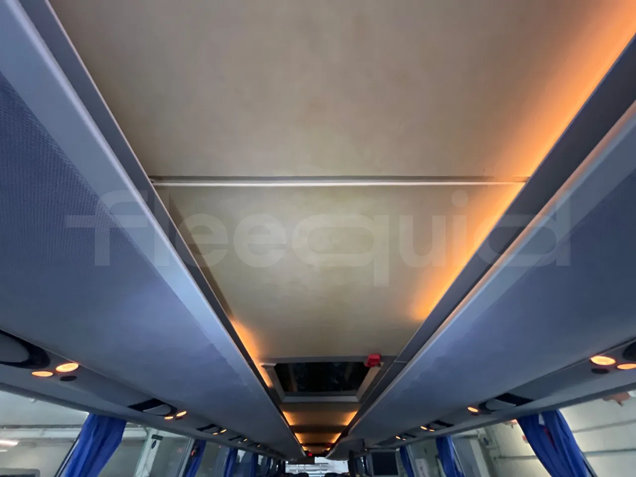 Setra S431 DT - Euro4 - 370kW - 13.890mt - overhead compartments photo