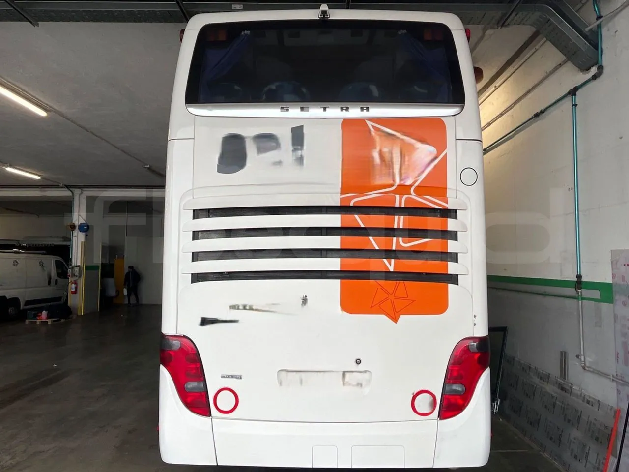 Setra S431 DT - Euro4 - 370kW - 13.890mt - rear hatch closed