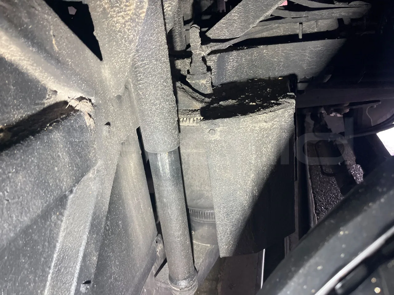 Setra S431 DT - Euro4 - 370kW - 13.890mt - axel 3 shock absorbers 2 left