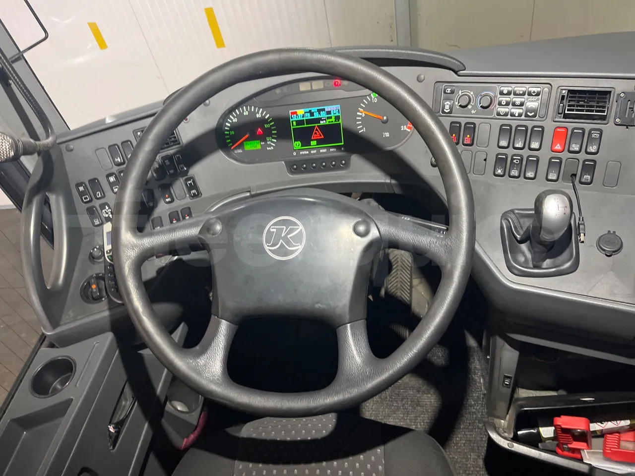 Setra S431 DT - Euro4 - 370kW - 13.890mt - steering wheel photo