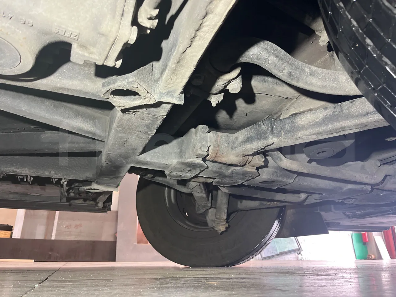 Setra S431 DT - Euro4 - 370kW - 13.890mt - front axle right side