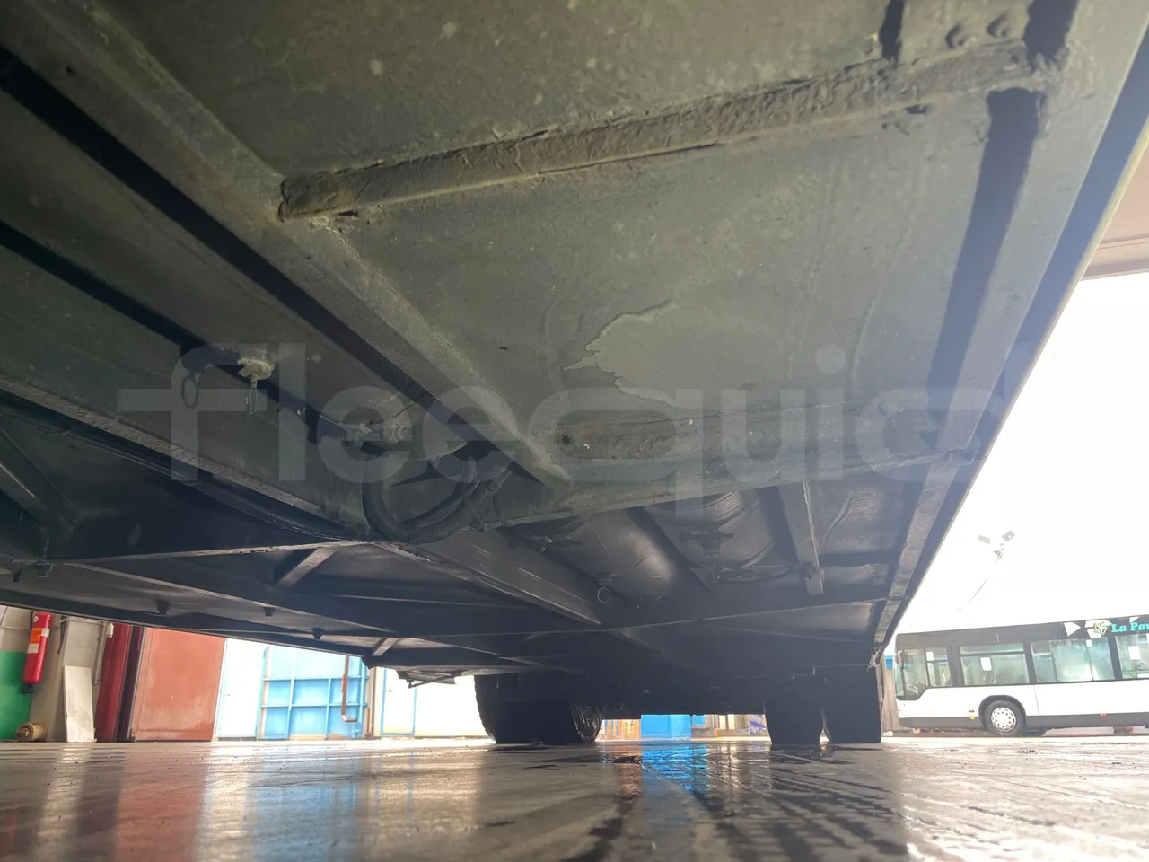Setra S431 DT - Euro4 - 370kW - 13.890mt - central undercarriage photo