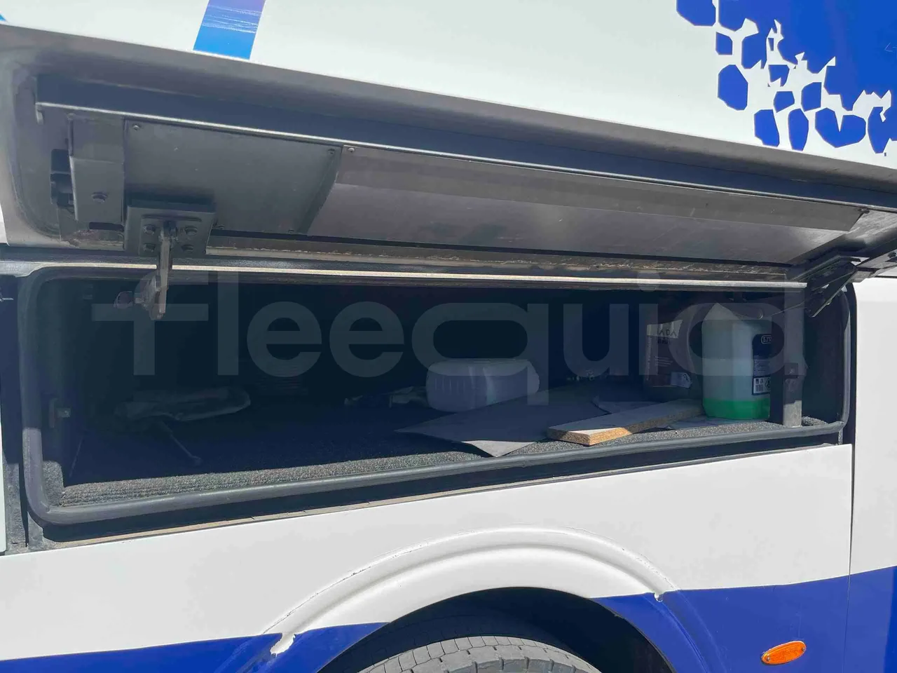 Irizar Mercedes Benz - jack and driver keys