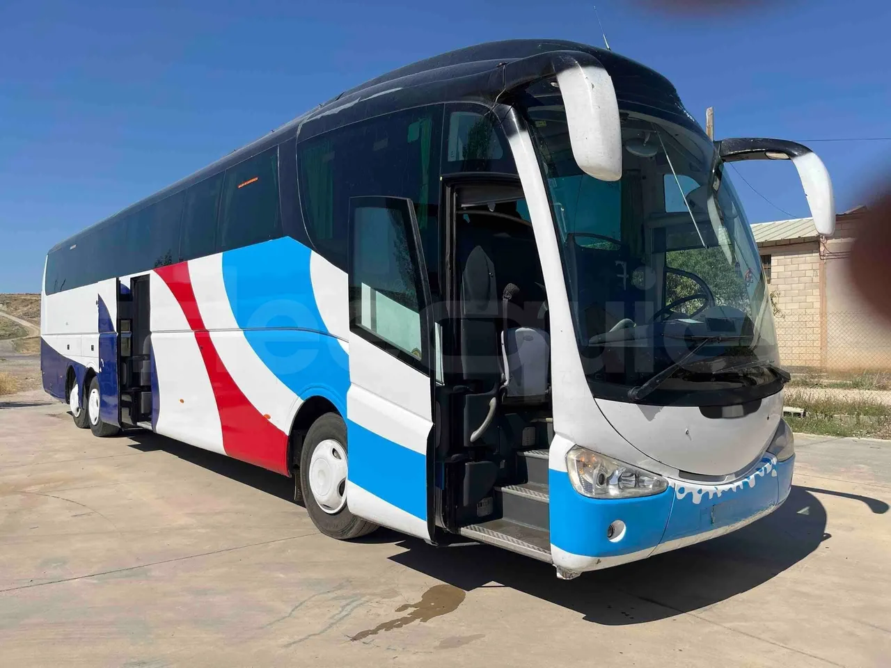 Irizar Mercedes Benz - 3/4 right front doors open