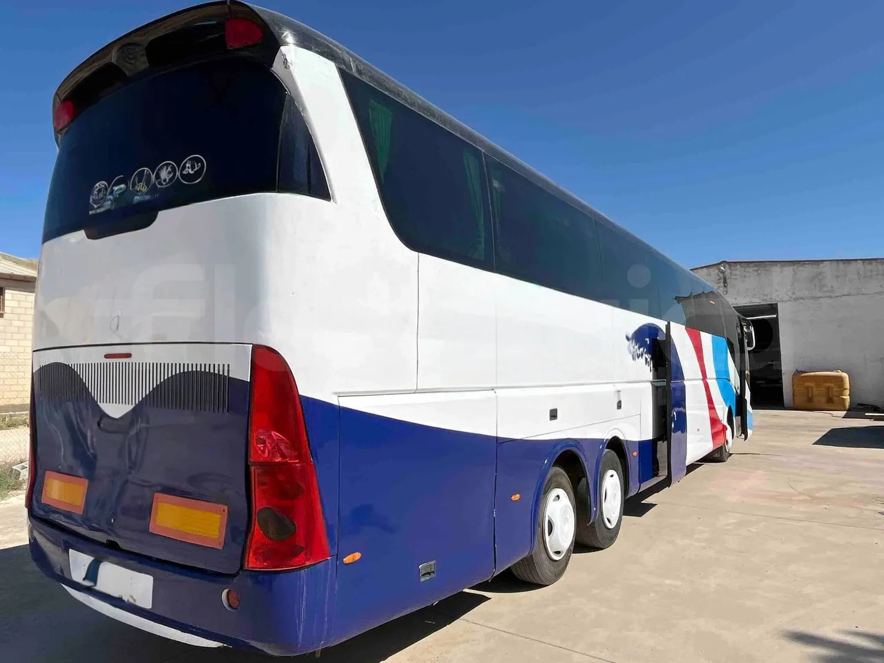 Irizar Mercedes Benz - 3/4 right rear doors open