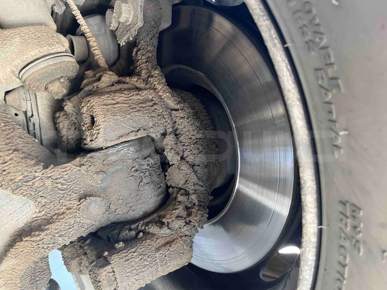 Irizar Mercedes Benz - front discs right