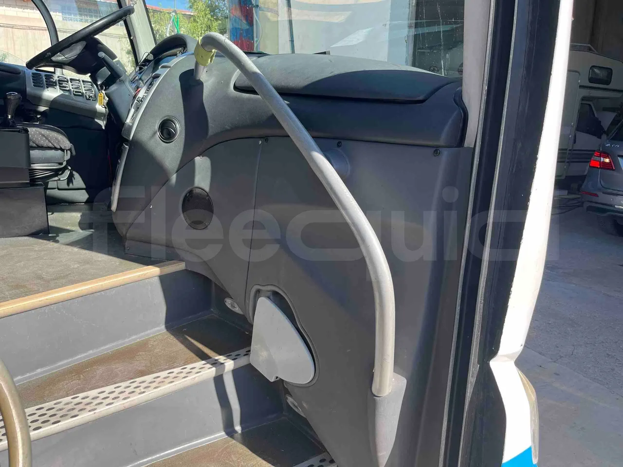 Irizar Mercedes Benz - handrails photo