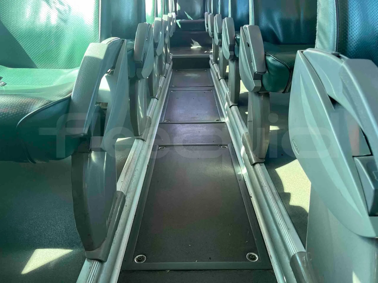 Irizar Mercedes Benz - floor hatches photo