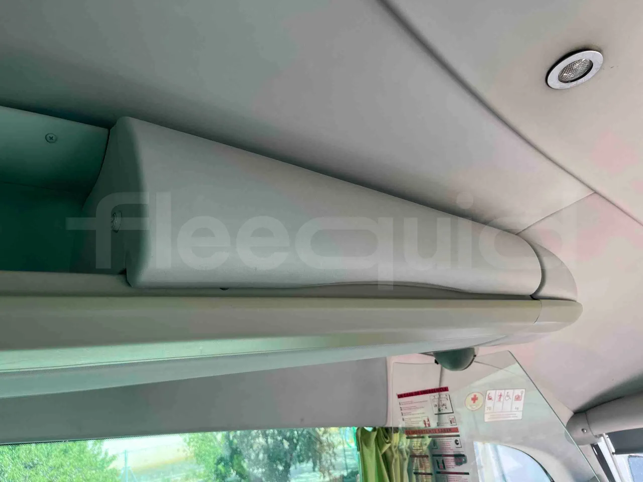 Irizar Mercedes Benz - overhead compartments photo