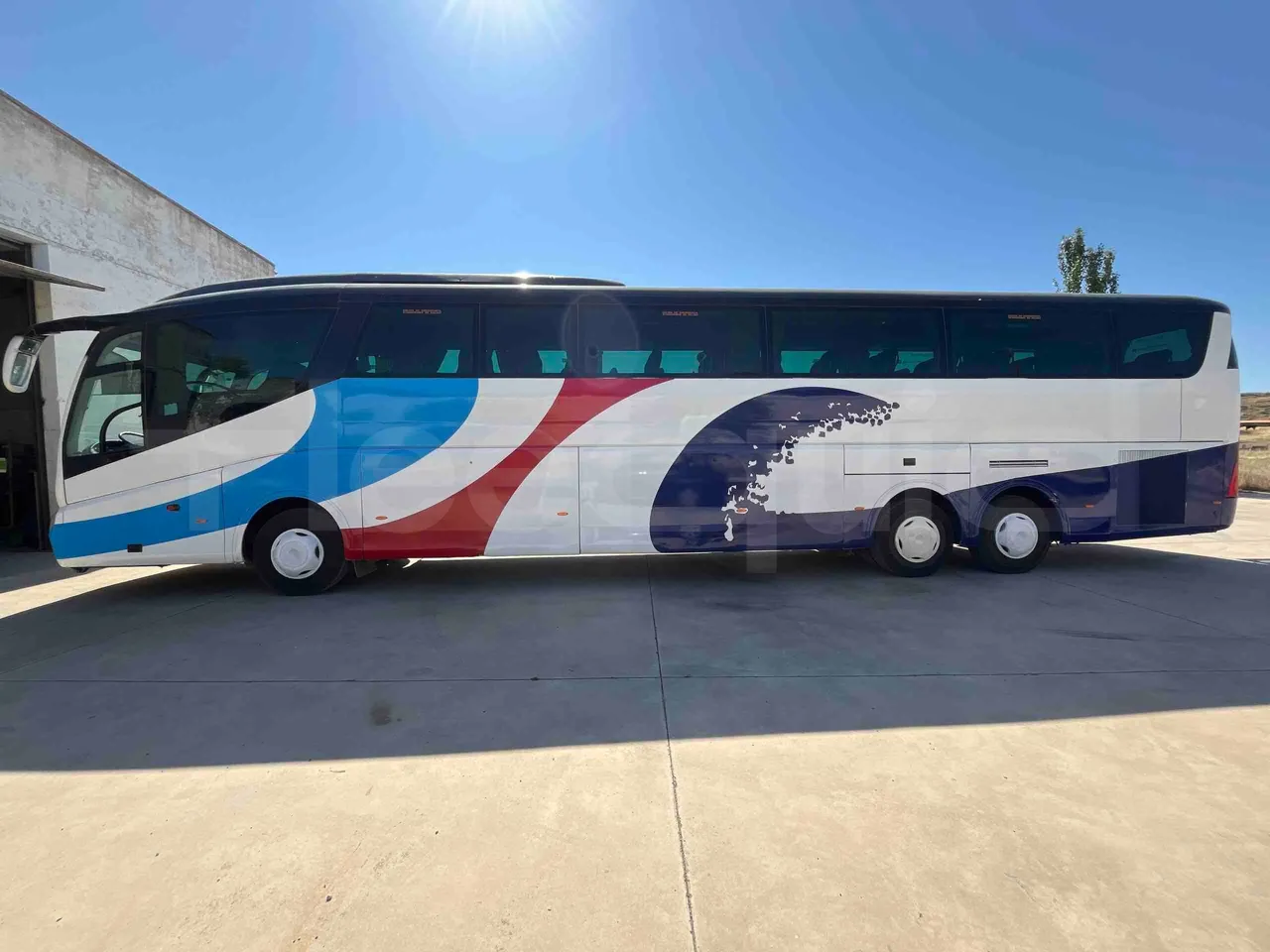 Irizar Mercedes Benz - left side photo