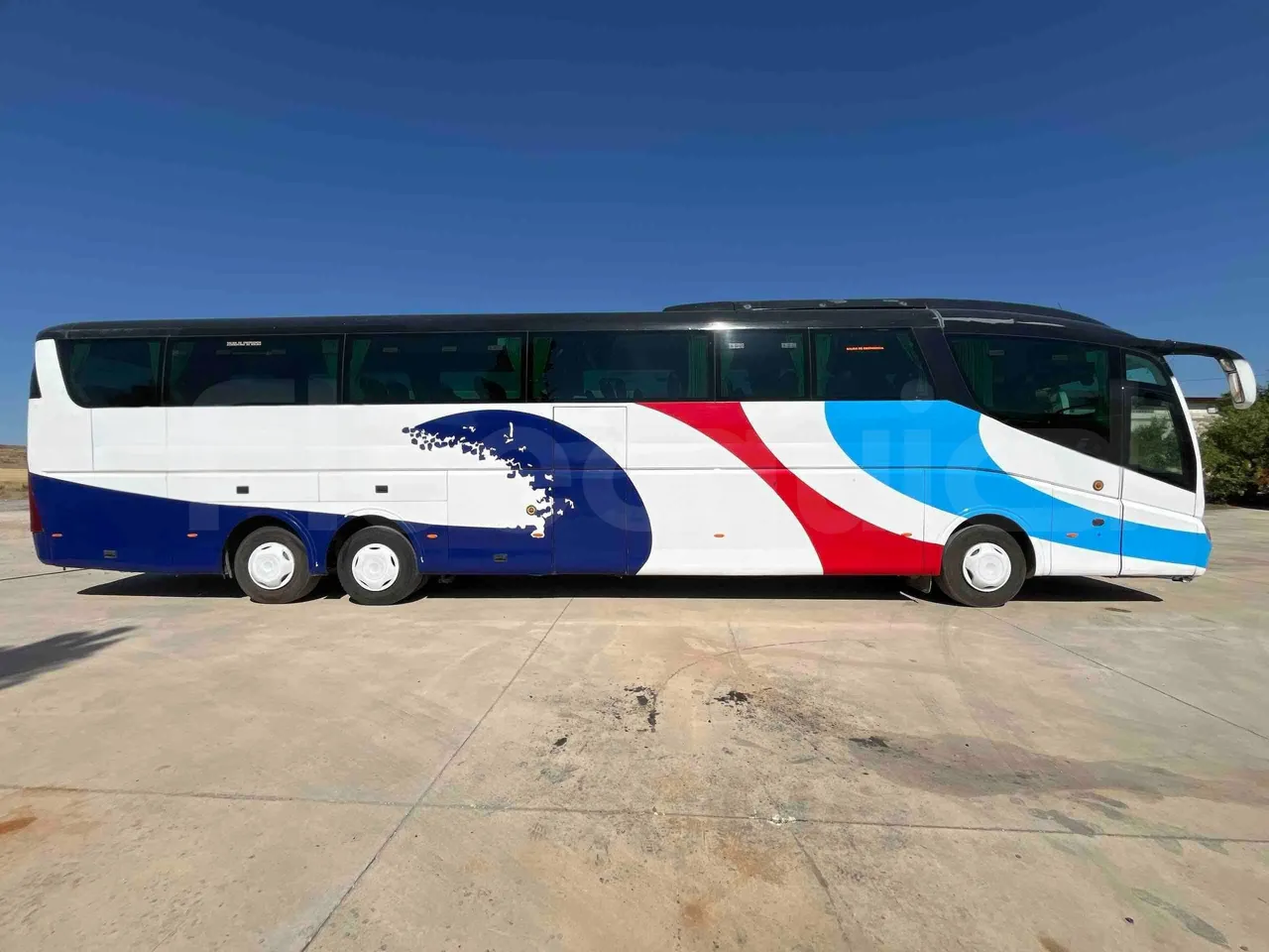 Irizar Mercedes Benz - right side doors closed