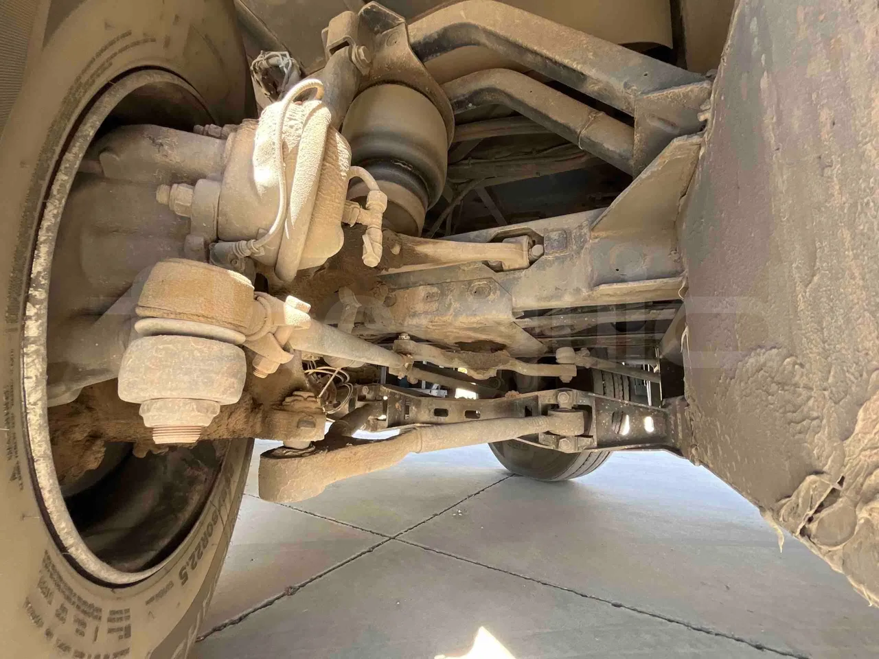Irizar Mercedes Benz - front axle left side