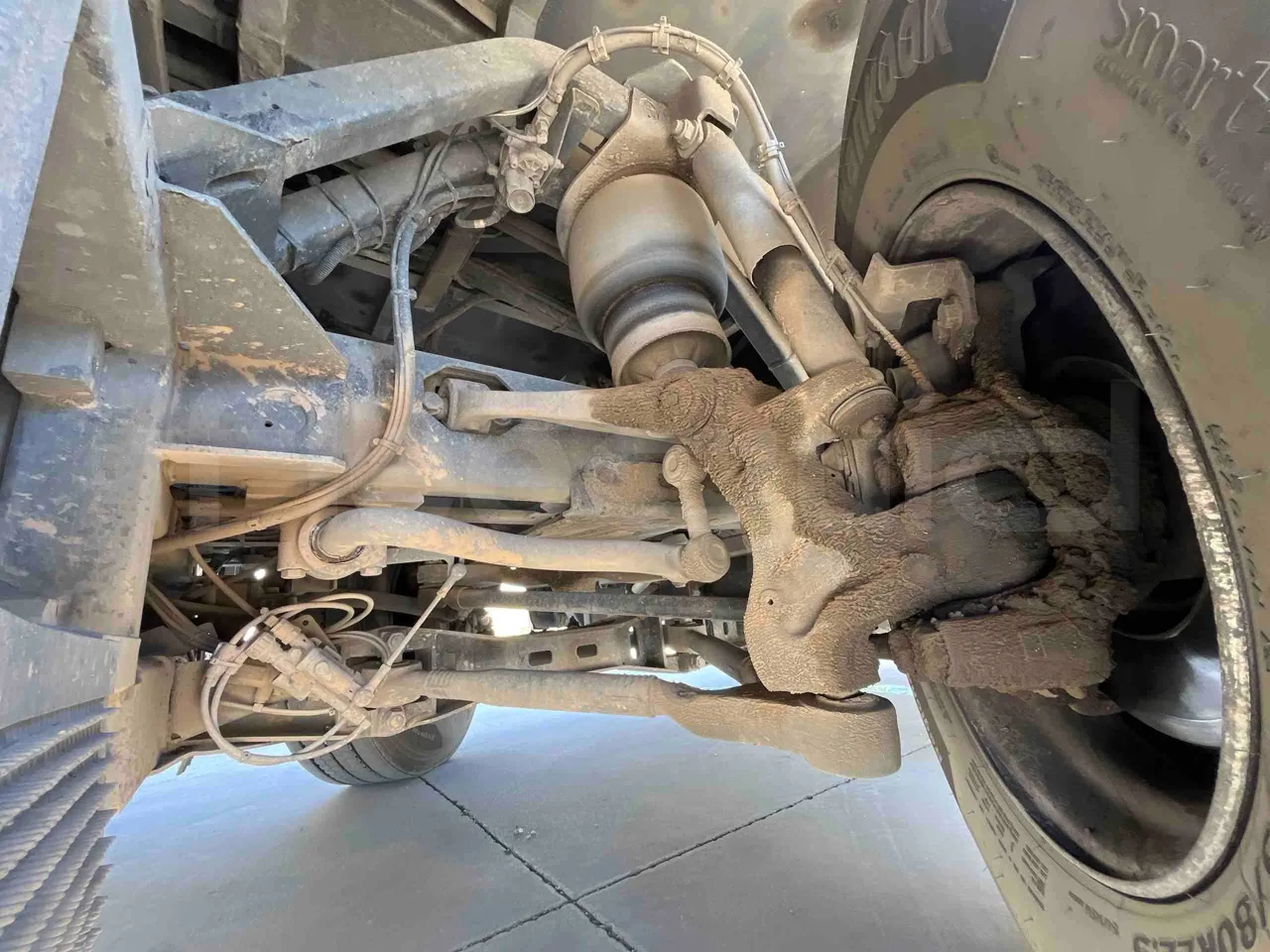 Irizar Mercedes Benz - front axle right side