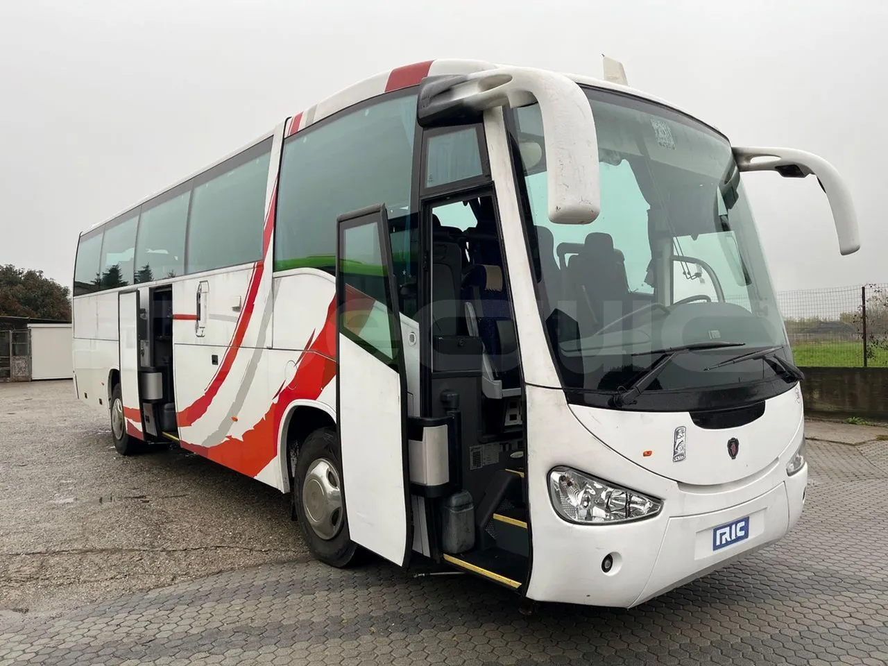 Irizar Scania K400 - EUR5 - 294kW - 12m - 3/4 right front doors open