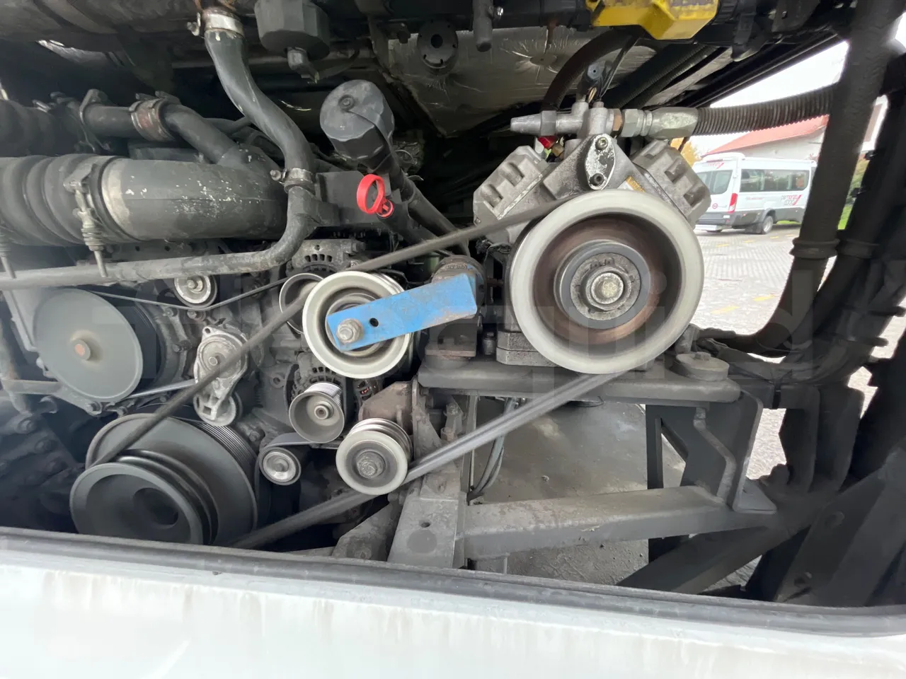 Irizar Scania K400 - EUR5 - 294kW - 12m - air conditioning compressor