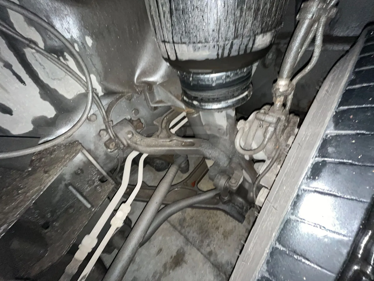 Irizar Scania K400 - EUR5 - 294kW - 12m - front brake calipers left