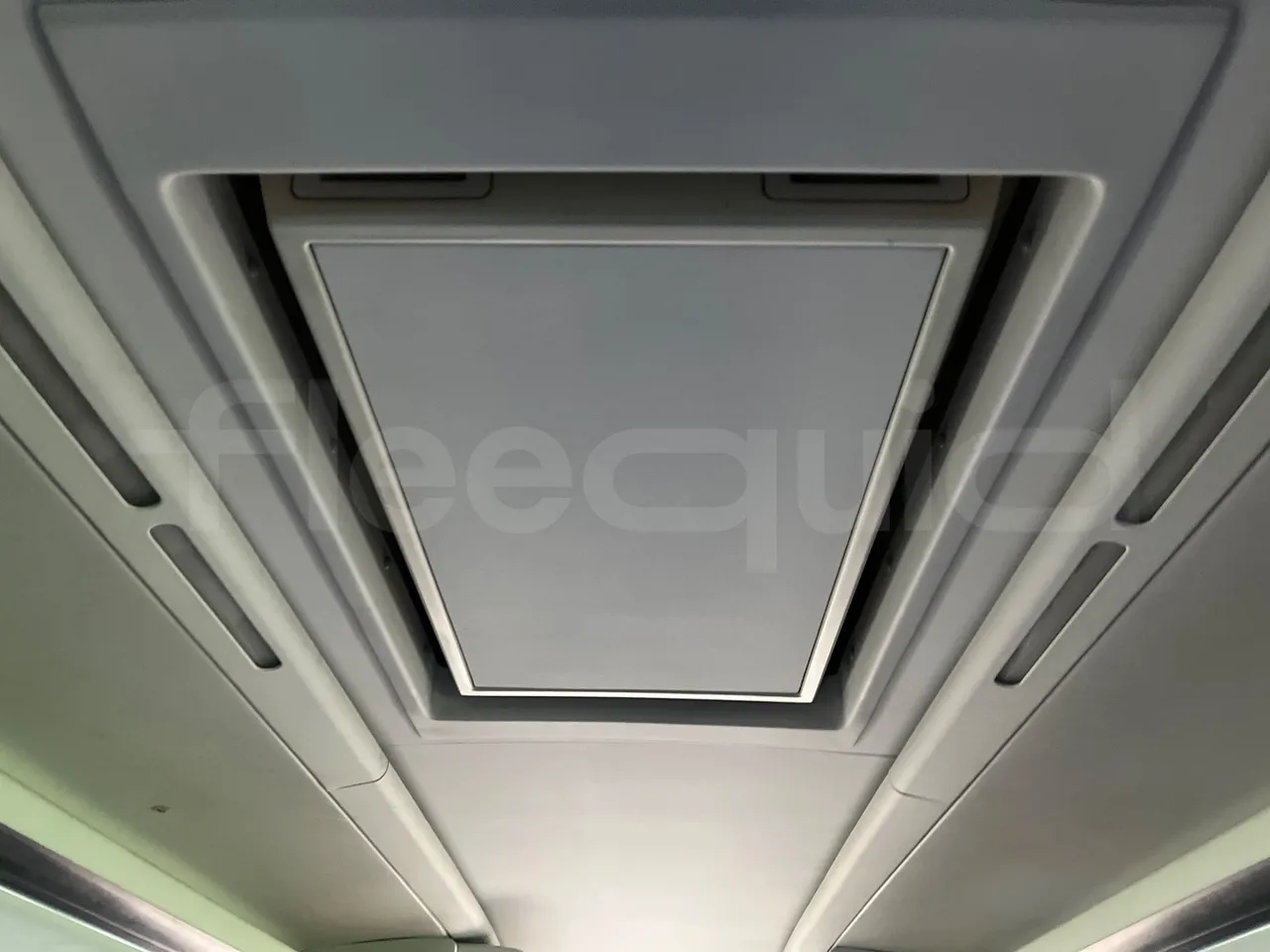 Irizar Scania K400 - EUR5 - 294kW - 12m - roof hatch 1