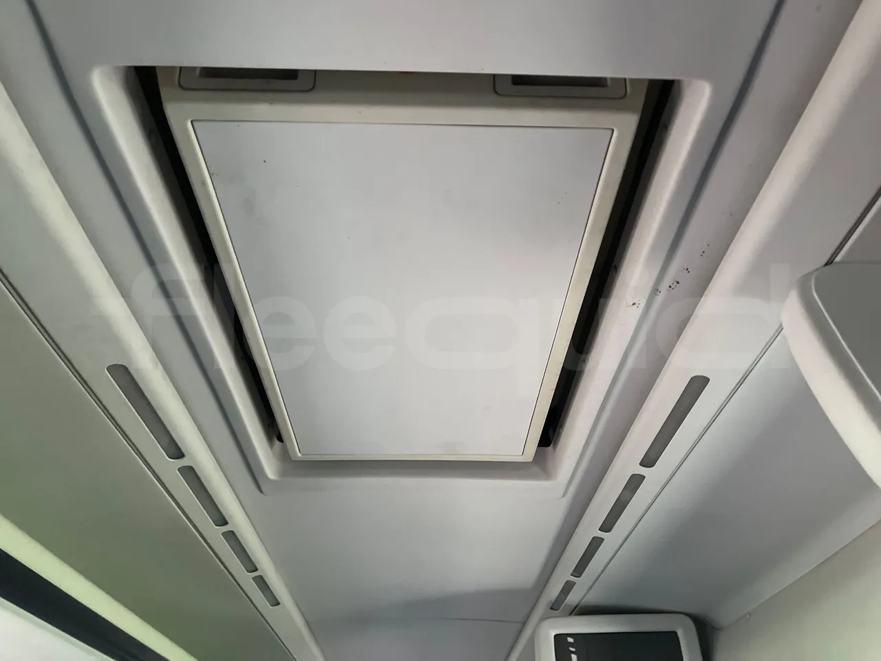 Irizar Scania K400 - EUR5 - 294kW - 12m - roof hatch 2