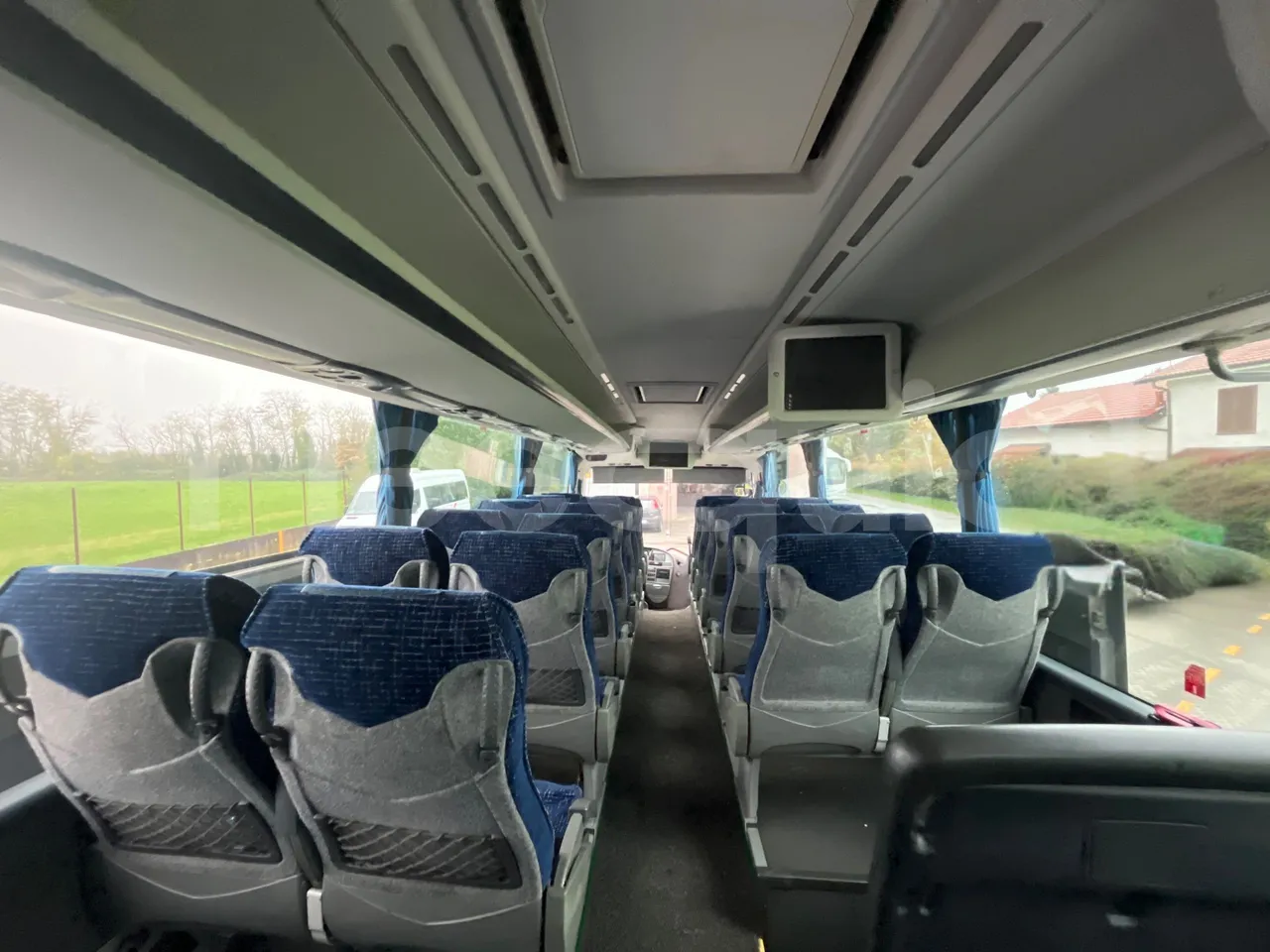 Irizar Scania K400 - EUR5 - 294kW - 12m - forward view middle aisle