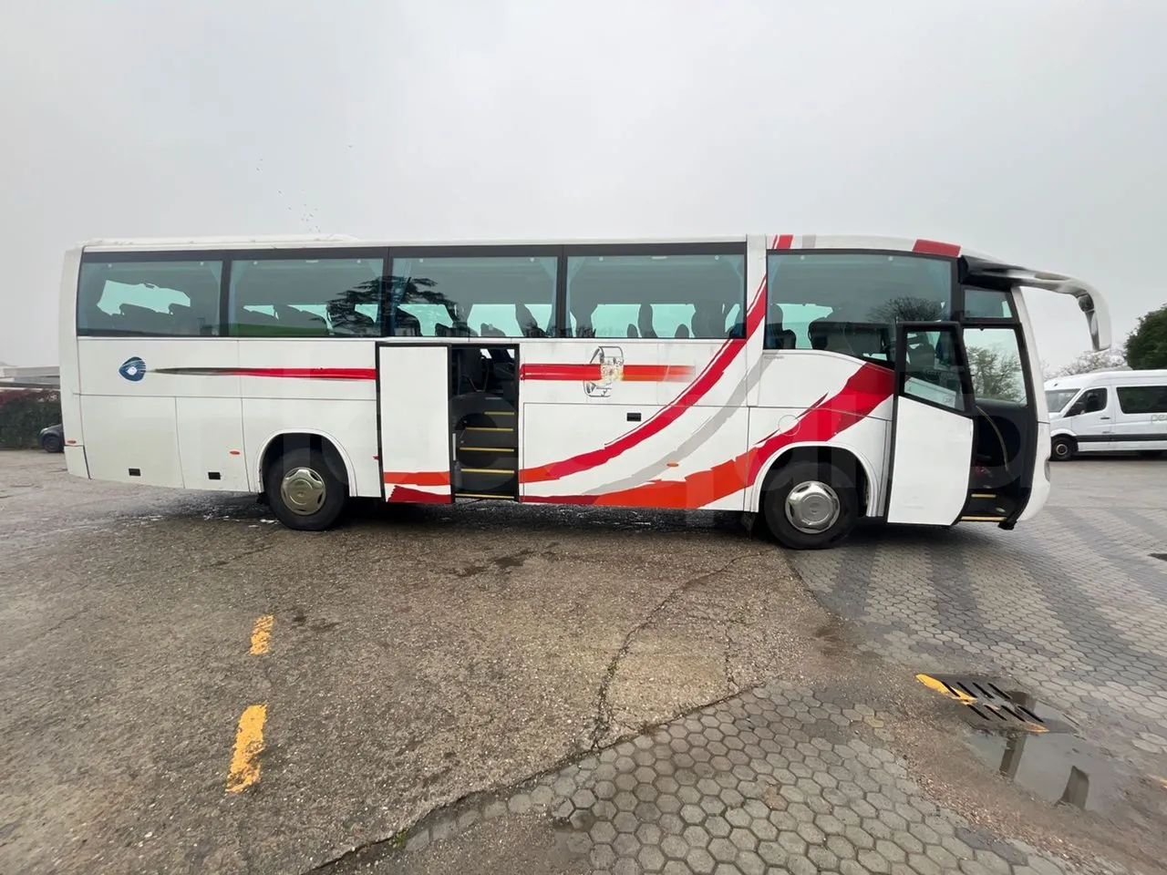 Irizar Scania K400 - EUR5 - 294kW - 12m - right side doors open