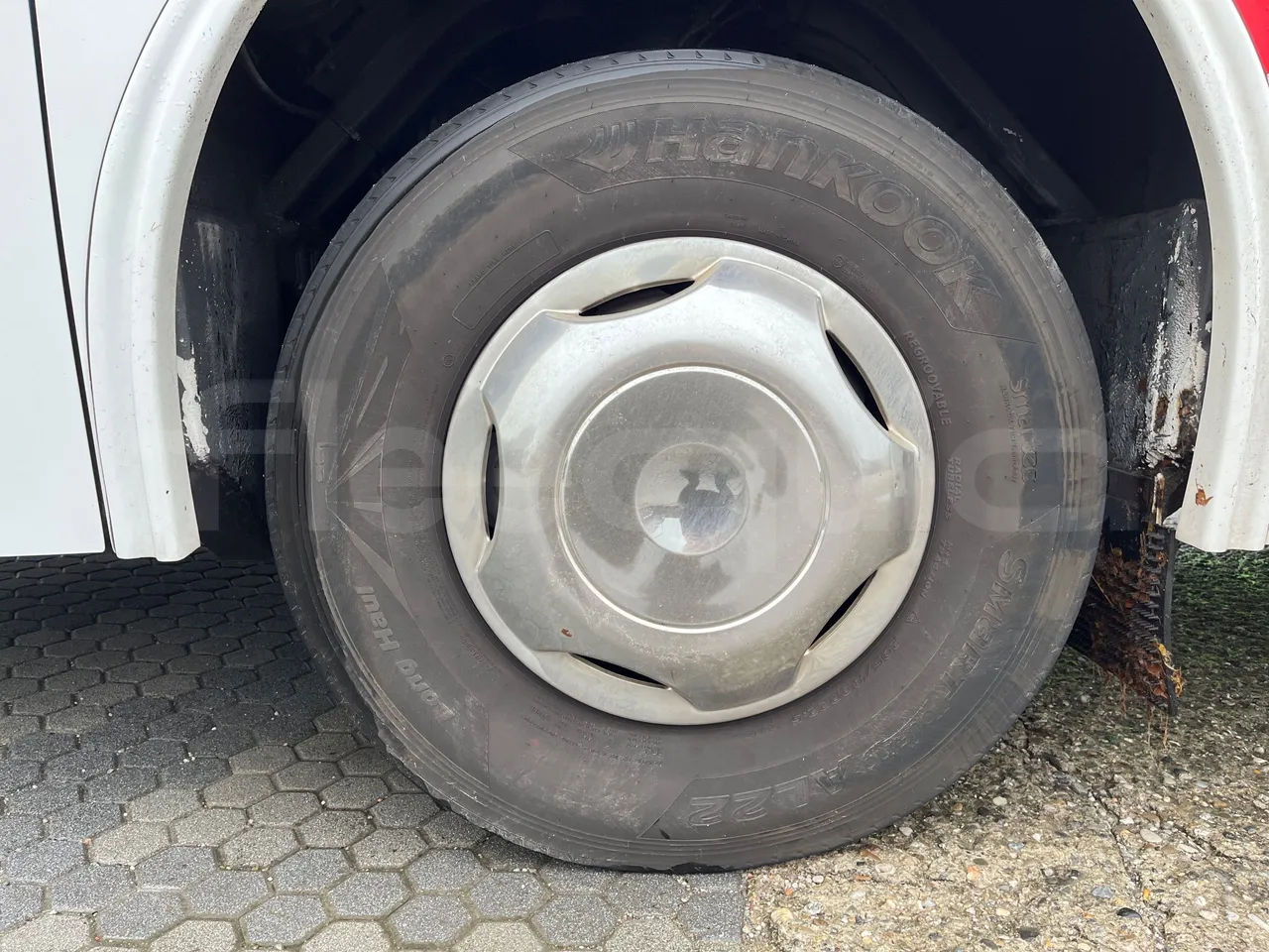 Irizar Scania K400 - EUR5 - 294kW - 12m - front left tire measurements