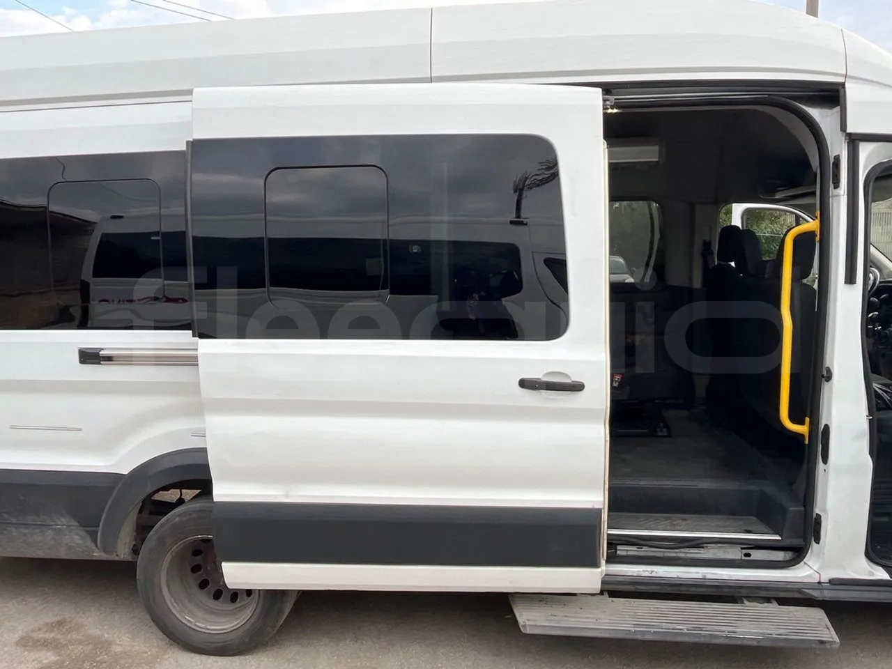 Ford Transit FBD - Euro 6 - 125 kW - 6.704 mt - front door 2 open