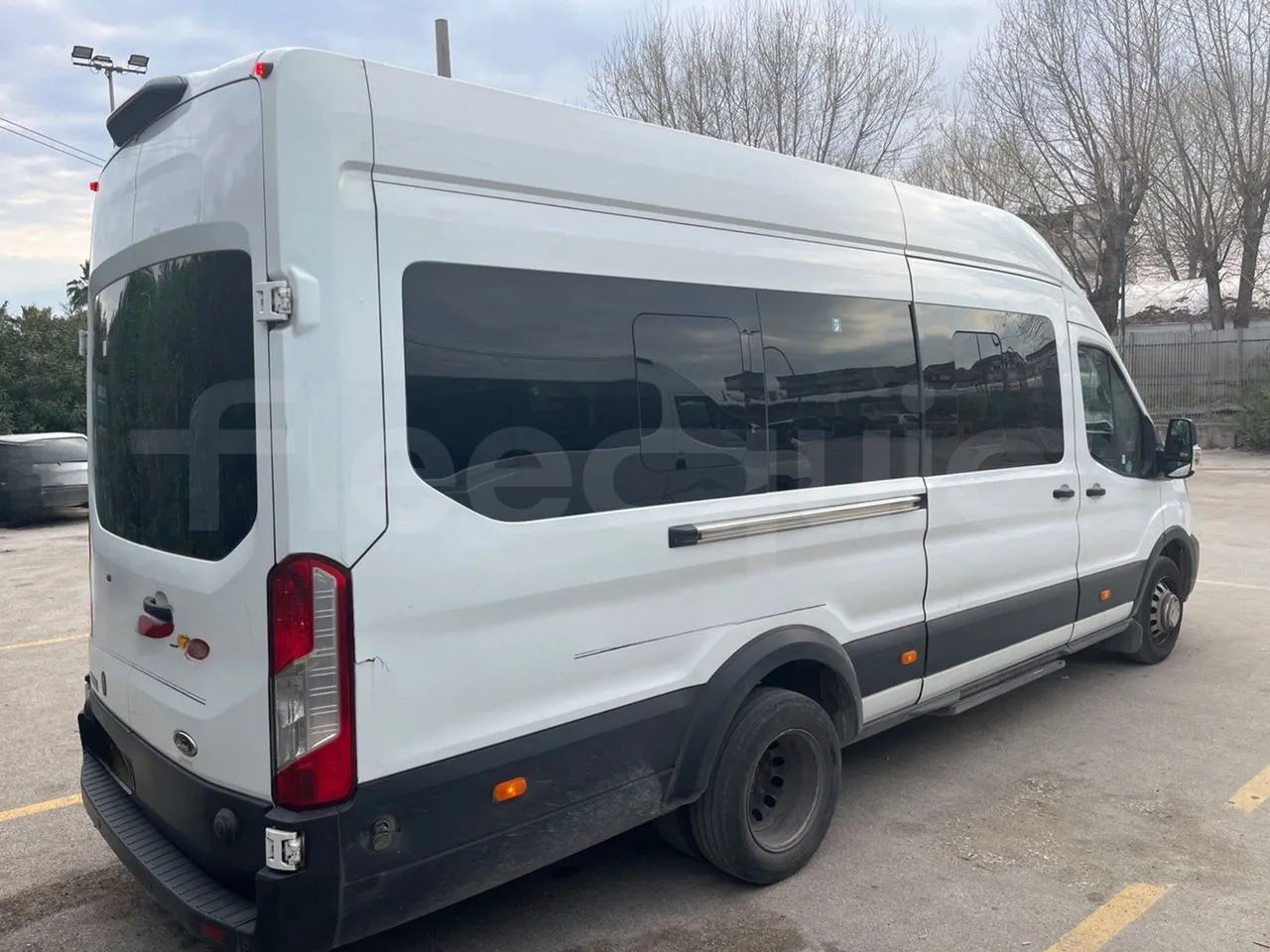 Ford Transit FBD - Euro 6 - 125 kW - 6.704 mt - 3/4 right rear doors closed