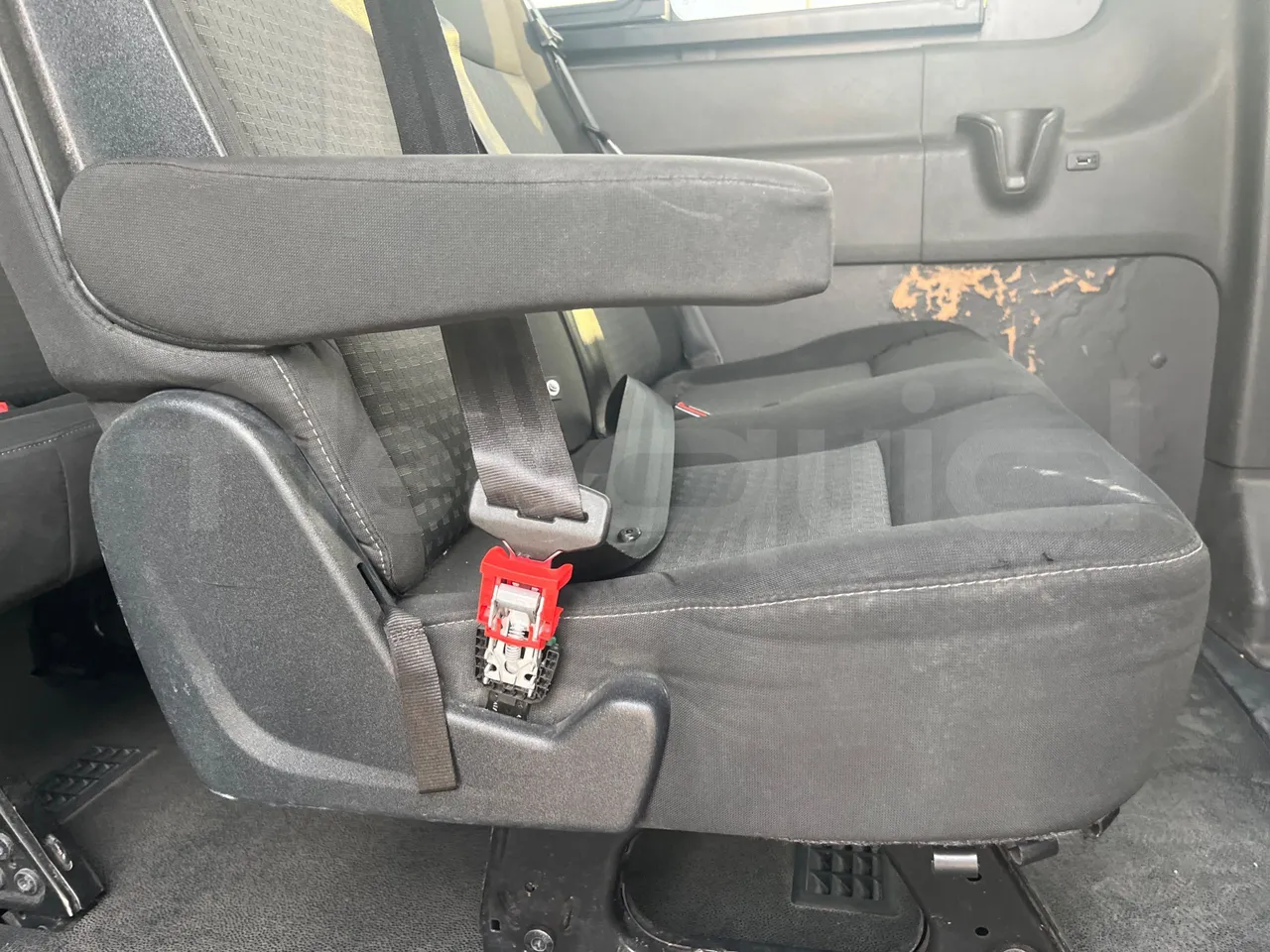 Ford Transit FBD - Euro 6 - 125 kW - 6.704 mt - armrest detail photo