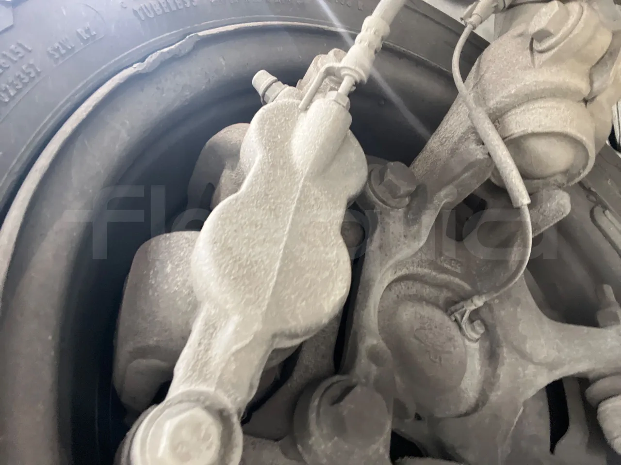 Ford Transit FBD - Euro 6 - 125 kW - 6.704 mt - front brake calipers left