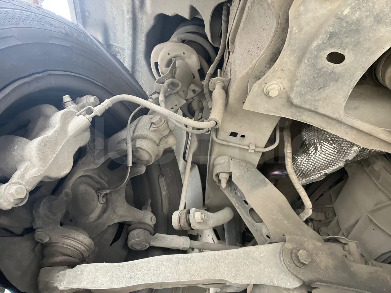 Ford Transit FBD - Euro 6 - 125 kW - 6.704 mt - front shock absorbers left