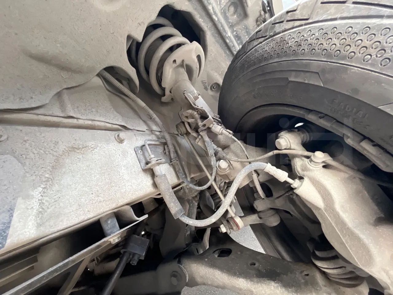 Ford Transit FBD - Euro 6 - 125 kW - 6.704 mt - front shock absorbers right