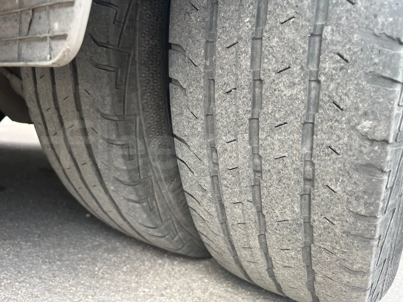 Ford Transit FBD - Euro 6 - 125 kW - 6.704 mt - tread condition front tires left