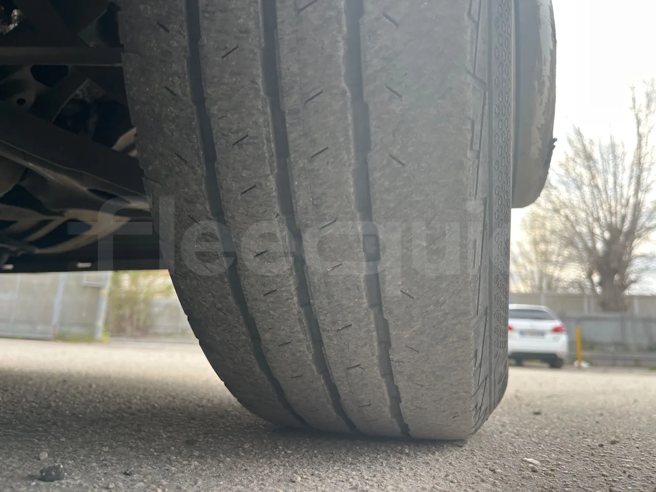 Ford Transit FBD - Euro 6 - 125 kW - 6.704 mt - tread condition front tires right