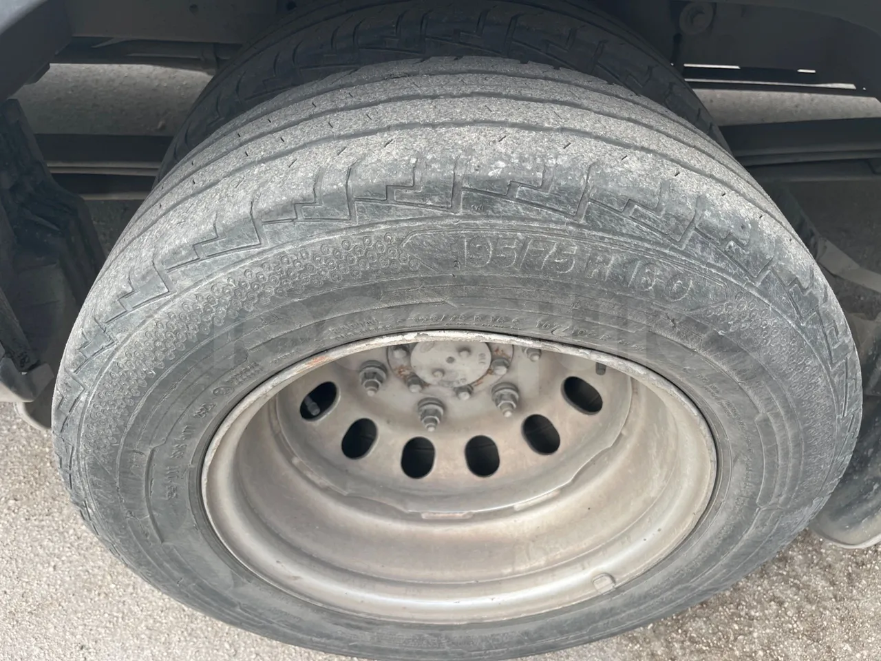 Ford Transit FBD - Euro 6 - 125 kW - 6.704 mt - tread condition second axle tires right