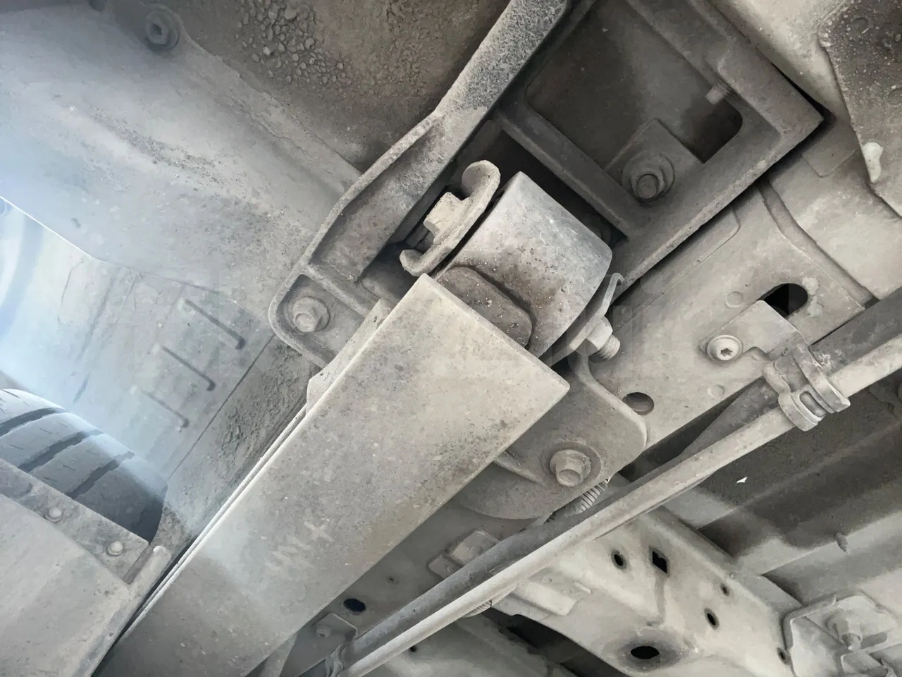 Ford Transit FBD - Euro 6 - 125 kW - 6.704 mt - axle 2 shock absorbers 1 right