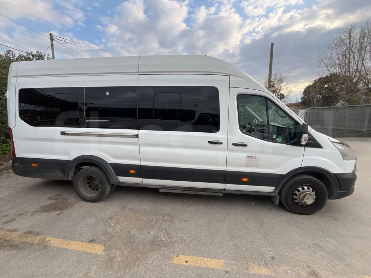 Ford Transit FBD - Euro 6 - 125 kW - 6.704 mt - right side doors closed