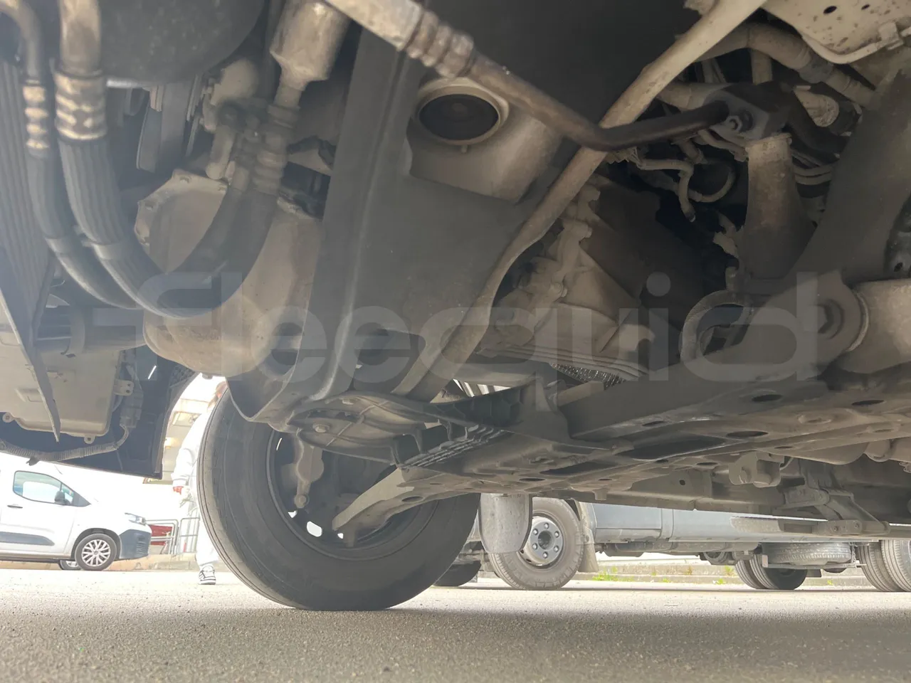 Ford Transit FBD - Euro 6 - 125 kW - 6.704 mt - front axle right side