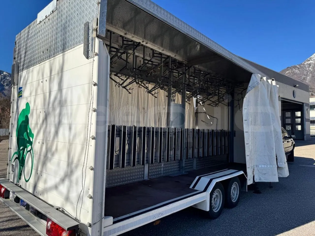 Harbeck Franz 0200TA Rimorchio - 7.500m - 3/4 right rear doors closed