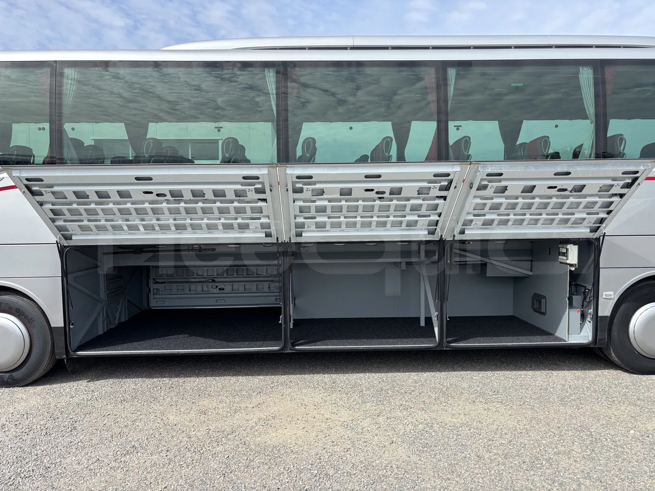 Setra S516 - Luggage Rack Left Side