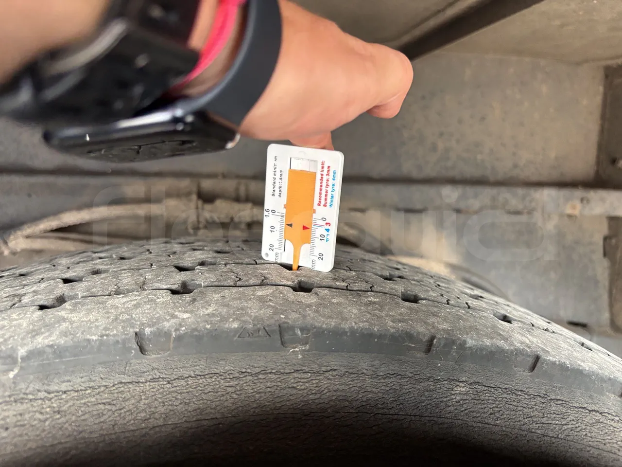 Setra S516 - Second Axle Left Side: Tyre Thickness