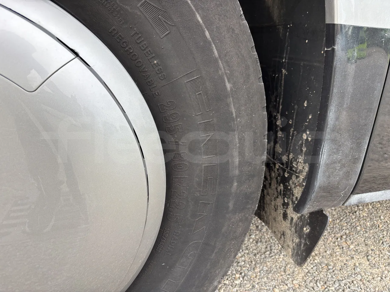 Setra S516 - Second Axle Left Side: Complete Wheel